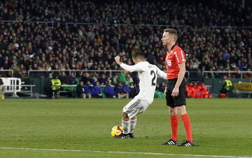 1-2. Dani Ceballos marcó el segundo gol en un lanzamiento de falta directa.