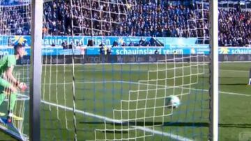 ¿En qué pensaba el arquero? Insólito gol ocurrió en Alemania