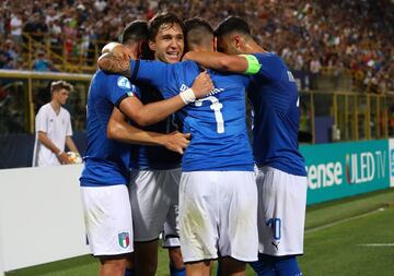 2-1. Federico Chiesa celebró el segundo gol.