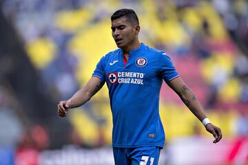 Cruz Azul pagó más 10 millones de dólares por él, sin embargo el exjugador de Chivas no ha tenido su mejor versión con La Máquina