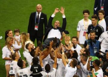 Zidane leads Real Madrid to their 11th European Cup in Milan