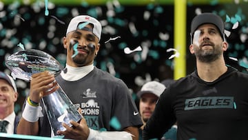 NEW ORLEANS, LOUISIANA - FEBRUARY 09: Head coach Nick Sirianni and Jalen Hurts #1 of the Philadelphia Eagles celebrates with the Vince Lombardi Trophy after beating the Kansas City Chiefs 40-22 to win Super Bowl LIX at Caesars Superdome on February 09, 2025 in New Orleans, Louisiana. Jamie Squire/Getty Images/AFP (Photo by JAMIE SQUIRE / GETTY IMAGES NORTH AMERICA / Getty Images via AFP)