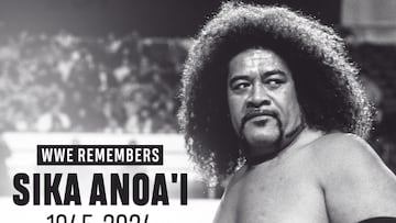 Cartel con el que la WWE ha anunciado la muerte de Sika Anoa'i, miembro de los Wild Samoans y padre del luchador Roman Reigns.