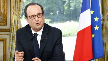 PA09 PAR&Iacute;S (FRANCIA), 14/07/2016.- El presidente franc&eacute;s, Fran&ccedil;ois Hollande, durante una entrevista televisada con motivo del D&iacute;a de la Bastilla en el palacio del El&iacute;seo en Par&iacute;s, Francia, hoy, 14 de julio de 2016. 