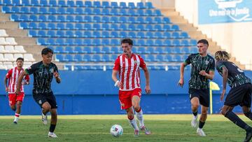 Dzodic con el balón.