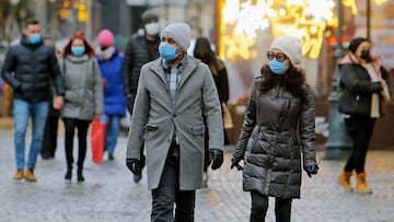 Personas con mascarilla paseando por Bucarest
CRISTIAN CRISTEL / XINHUA NEWS / CONTACTOPHOTO