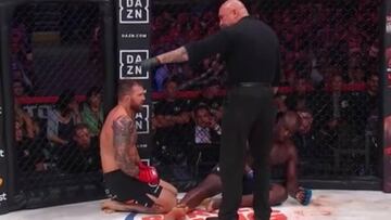 El árbitro separa a Ryan Bader y Cheick Kongo durante Bellator 226.