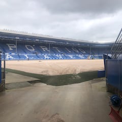 El Alavés cambia el césped de Mendizorroza