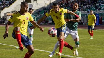 Colombia&#039;s Wilmar Barrios (5) eyes the ball as teammate Daniel Munoz (16) is challenged by Bolivia&#039;s Rodrigo Ramallo during a qualifying soccer match for the FIFA World Cup Qatar 2022 in La Paz, Bolivia, Thursday, Sept. 2, 2021. (Javier Mamani/P