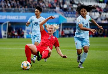 Estados Unidos demostró porque es el campeón del mundo y máximo favorito a llevarse el título en Francia. Alex Morgan fue la gran figura con cinco anotaciones. 