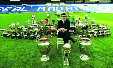 Miembro de ‘La Quinta del Buitre’, fue, junto con Martín Vázquez, el primero en debutar. Lo hizo en Murcia. Curiosamente, fue el último en despedirse: lo hizo en 2001, tras ganar la Liga y después de haber jugado 710 partidos (40 goles). Ganó dos Champions League, ocho Ligas, una Copa Intercontinental, dos Copas de España, dos Copas de la UEFA, cinco Supercopas de España y una Copa de la Liga.
