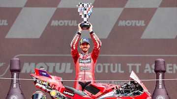 Francesco Bagnaia en el podio de Assen.