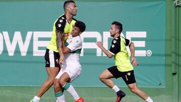 Armando e Iriondo, durante el entrenamiento del Elche.