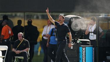 Real Madrid's Spanish coach Xabi Alonso, shouts instructions to his players from the touchline during the FIFA Club World Cup 2025 quarterfinal football match between Spain's Real Madrid and Germany's Borussia Dortmund at the MetLife stadium in East Rutherford, New Jersey on July 5, 2025. (Photo by CHARLY TRIBALLEAU / AFP)