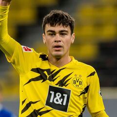 Gio Reyna makes his first start in the Champions League