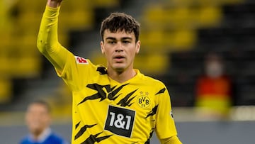 Gio Reyna makes his first start in the Champions League