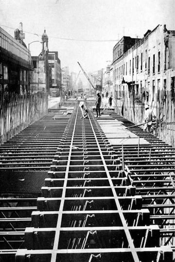 Miles de personas trabajaron en los comienzos de la construcción en el Metro de la Ciudad de México. 