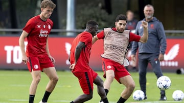 Rotterdam (Netherlands), 18/09/2023.- (L-R) Mats Wieffer, Yankuba Minteh, Alireza Jahanbakhsh, and John de Wolf of Feyenoord attend a training session in Rotterdam, the Netherlands, 18 September 2023. Feyenoord Rotterdam will face Celtic FC on 19 September in their UEFA Champions League group stage match. (Liga de Campeones, Países Bajos; Holanda) EFE/EPA/OLAF KRAAK
