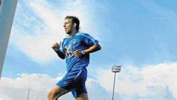 <b>CAZADO. </b>Luis García se entrenó, en solitario, ayer por la tarde en Sant Adrià, como muestra la imagen.