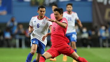 Soccer Football - International friendly - South Korea v Chile - Daejeon World Cup Stadium, Daejeon, South Korea - June 6, 2022 South Korea's Jung Woo-Young in action with Chile's Nayel Mehssatou Sepulveda REUTERS/Kim Hong-Ji