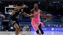 Cory Higgins ataca durante el Khimki-Bar&ccedil;a.