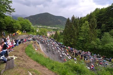 El italiano Gilberto Simoni, que lo coron車 en cabeza en 2003 y 2007, Ivan Basso (2010), Igor Ant車n (2011), Michael Rogers (2014), Chris Froome (2018) Lorenzo Fortunato (2021) han sido los corredores que han logrado inscribir su nombre en el &monstruo* de las subidas del ciclismo mundial.
