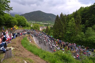 
El italiano Gilberto Simoni, que lo coronó en cabeza en 2003 y 2007, Ivan Basso (2010), Igor Antón (2011), Michael Rogers (2014), Chris Froome (2018) y Lorenzo Fortunato (2021) han sido los corredores que han logrado inscribir su nombre en el ‘monstruo’ de las subidas del ciclismo mundial.