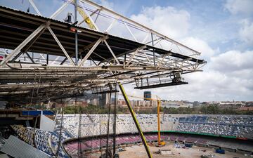 Las obras del Spotify Camp Nou contin¨²an en los plazos previstos del calendario del Espai Bar?a. Las demoliciones avanzan en el Estadio y la imagen del templo del barcelonismo, tal y como lo conoc¨ªamos, ya forma parte de la historia.