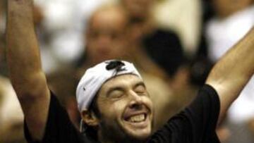 <strong>ALEGRÍA.</strong> Grosjean batió a su compatriota Gicquel en un entretenido encuentro, lo que le permitió triunfar en un torneo ATP cinco años después.