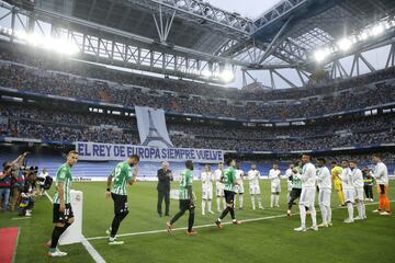 El Real Madrid hace el pasillo al Betis, campeón de la Copa del Rey.