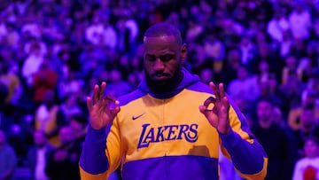 LeBron James, alero de Los Angeles Lakers, antes del partido frente a los Raptors en Toronto.