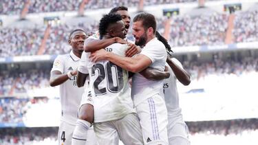 MADRID, SPAIN - SEPTEMBER 11: Vinicius Junior of Real Madrid celebrates 2-1 with David Alaba of Real Madrid, Rodrygo of Real Madrid, Nacho Fernandez of Real Madrid during the La Liga Santander match between Real Madrid v Real Mallorca at the Estadio Santiago Bernabeu on September 11, 2022 in Madrid Spain (Photo by David S. Bustamante/Soccrates/Getty Images)