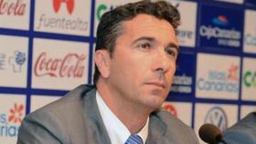 <b>CON MAL PIE. </b>Se le acumulan los problemas a Pedro Cordero, nuevo director deportivo del Tenerife.