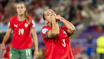 SION (Switzerland), 11/07/2025.- Portugal's Lucia Alves (R) reacts past Portugal's Diana Gomes (L) during the UEFA Women's EURO 2025 Group B soccer match between Portugal and Belgium at the stade de Tourbillon stadium in Sion, Switzerland, 11 July 2025. (Bélgica, Suiza) EFE/EPA/JEAN-CHRISTOPHE BOTT EDITORIAL USE ONLY