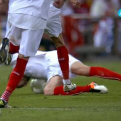 El Barcelona reclamó mano
en este despeje de Rami