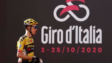 Team Jumbo Netherlands' rider Steven Kruijswijk steps on stage during the representation of cyclists before the start of the 6th stage of the Giro d'Italia 2020 cycling race, a 188-kilometer route between Castrovillari and Matera on October 8, 2020. (Photo by Luca Bettini / AFP)