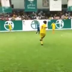 No apto para nostálgicos: regala Ronaldinho al fútbol mundial su especialidad 2 veces seguidas