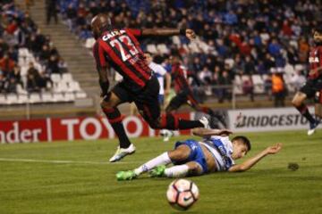 Católica y Paranaense luchan por clasificar a octavos de la Copa Libertadores.