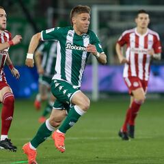 James juega el primer tiempo en derrota de Olympiacos en clásico