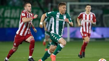 James juega el primer tiempo en derrota de Olympiacos en clásico