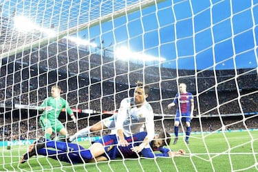 Cristiano Ronaldo injured after scoring landmark Clásico goal