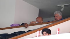 ¿Puede el Tuca Ferretti bajar al campo después de estar en el palco?