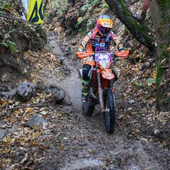 Una rotura de motor deja sin Mundial de Enduro a Laia Sanz