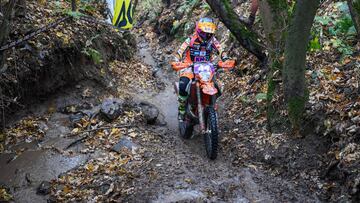 Una rotura de motor deja sin Mundial de Enduro a Laia Sanz