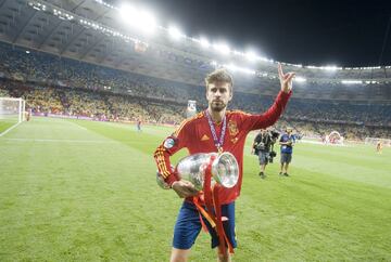 Dos años después Gerard consiguió otro de los mayores hitos a nivel profesional. Piqué formó parte de la plantilla de la selección española de fútbol campeona de Europa en 2012.