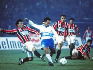 Los cruzados vencieron 2-0 en casa al Sao Paulo de Raí, por la final de la Libertadores de 1993, pero el 5-1 de visita cerró todas sus aspiraciones.