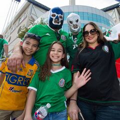 Así vive la afición el duelo entre México y Curazao