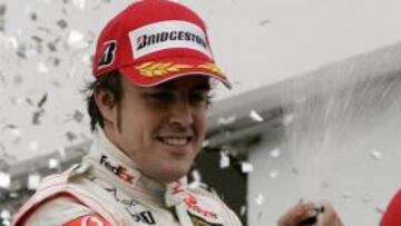 <b>SEGUNDÓN.</b> El piloto asturiano ha quedado relegado a un plano secundario en el resumen fotográfico de McLaren.