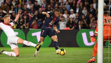 Mbapp&eacute; anot&oacute; de esta manera su tercer gol ante el M&oacute;naco y coron&oacute; un hat-trick que le acerca a la Bota de Oro. 