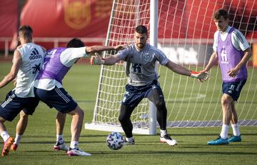 Unai Simón y Diego Llorente.